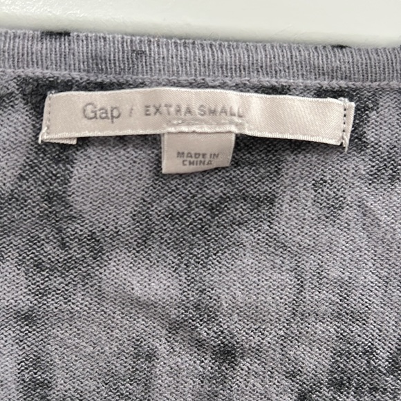GAP cardigan black and gray animal print - Picture 2 of 5